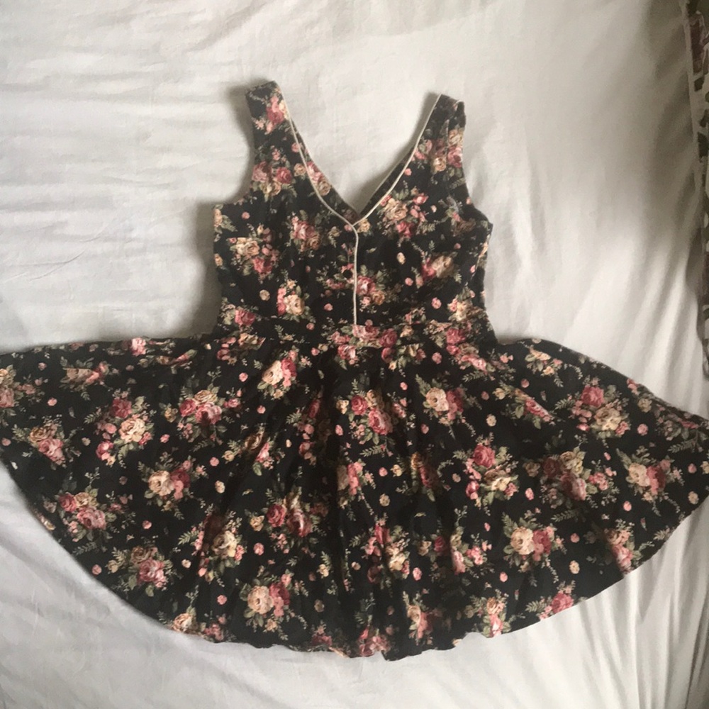 SUPPER CUTE NEVER WORN PERFECT FOR SUMMER DRESS 💕